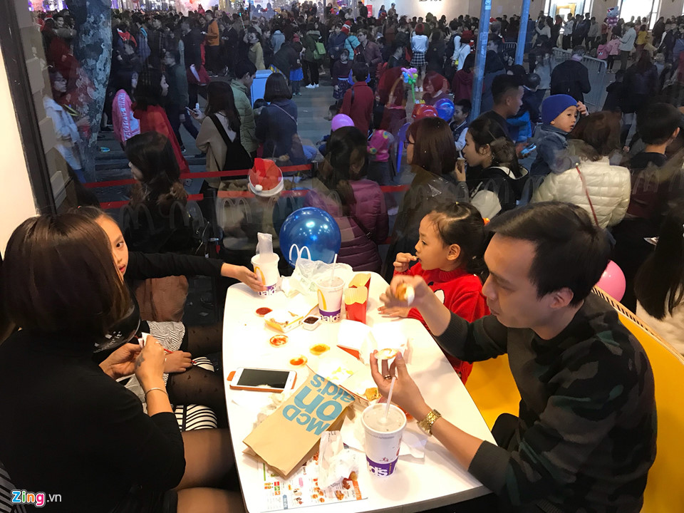 Chen chúc ăn uống ngạt thở đêm Noel